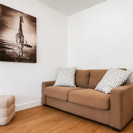 Apartment Elegant T2 Avec Balcon, Parking Et Climatisation *