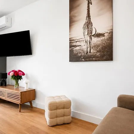 Apartment Elegant T2 Avec Balcon, Parking Et Climatisation *